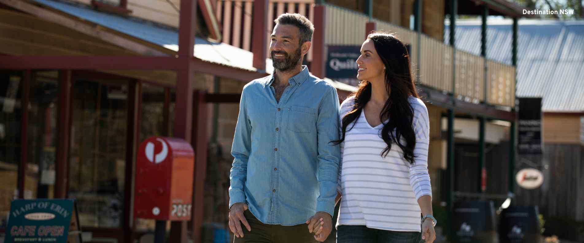 2 people walking through Wollombi in the Hunter Valley